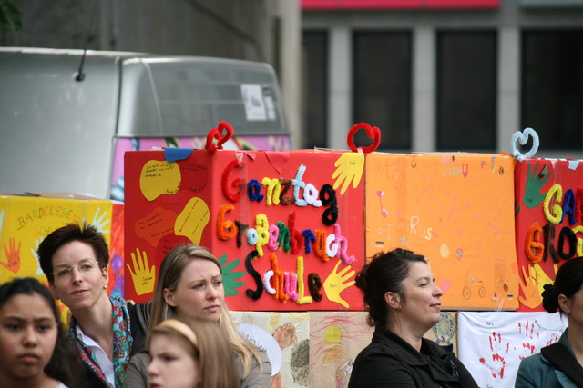 gal/2010/2010 Saitentwist Weltkindertag Burgplatz Essen 20.09.JugendhilfegGmbH Essen/2010 Saitentwist Weltkindertag Burgplatz Jugend Hilfe gGm20.09. 112.jpg